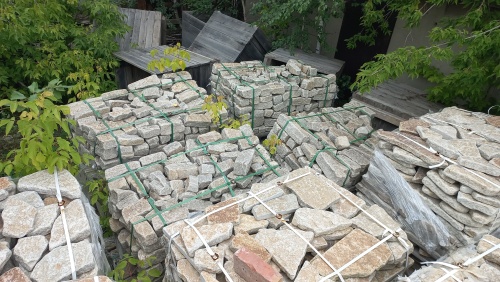 Гранитный плитняк галтованный для мощения купить в Зарайске