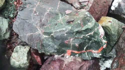 Гигантские зелёные валуны для ландшафтного дизайна весом более 5 тонн купить в Зарайске