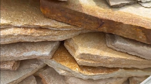 Плитняк златолит жёлтый золотистый для отмостки купить в Зарайске