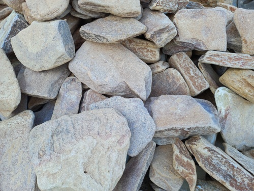 Златолит жёлтый, жёлто-зелёный глыбки и валуны для ланшафтного дизайна купить в Зарайске