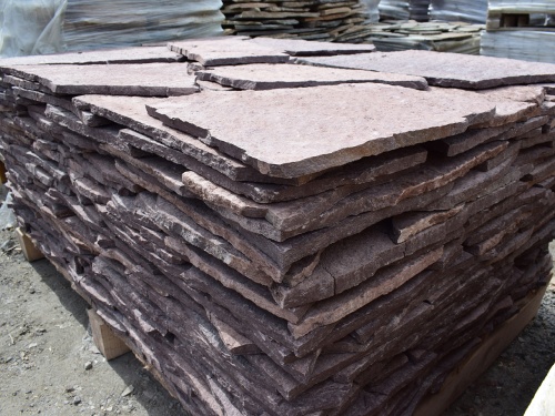 Плитняк лемезит бордовый для облицовки цоколя 20-25 мм  купить в Зарайске