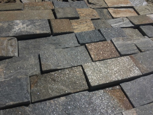 Плитка пилёная златолит Уральский для цоколя, отмостки купить в Зарайске