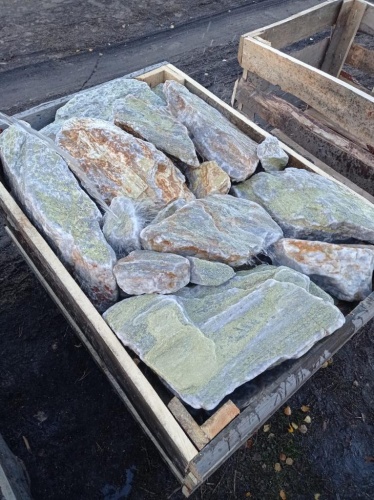 Златолит жёлтый, жёлто-зелёный глыбки и валуны для ланшафтного дизайна купить в Зарайске