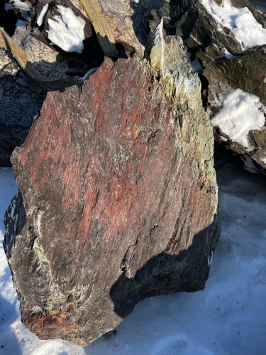 Ландшафтные глыбы красно-фиолетовые 200-1000 килограмм купить в Зарайске