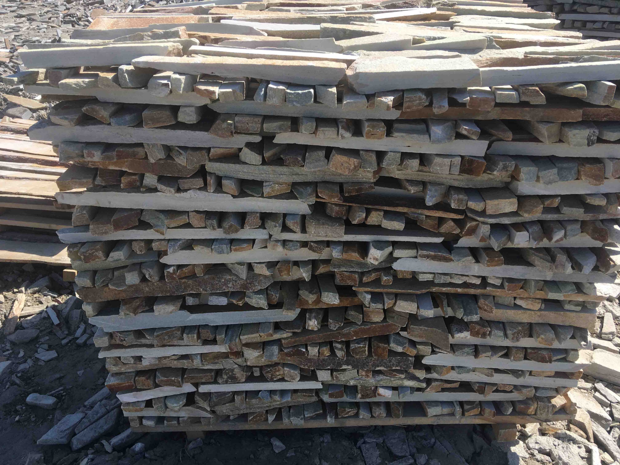 Горбушка златолит золотистый для облицовки купить в Зарайске