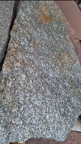 Плитняк златолит серебристый для цоколя, отмостки купить в Зарайске