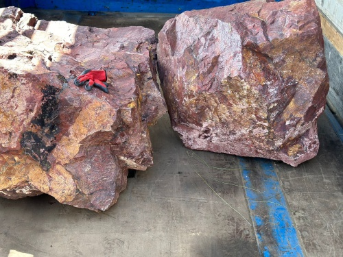 Ландшафтные глыбы красно-фиолетовые 200-1000 килограмм купить в Зарайске