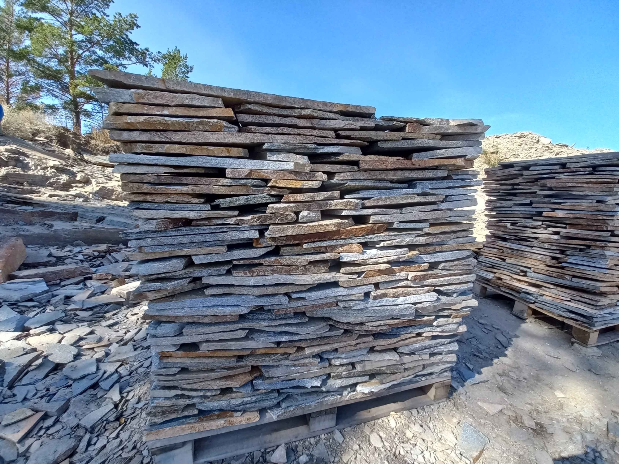 Плитняк златолит серебристый для фасада купить в Зарайске