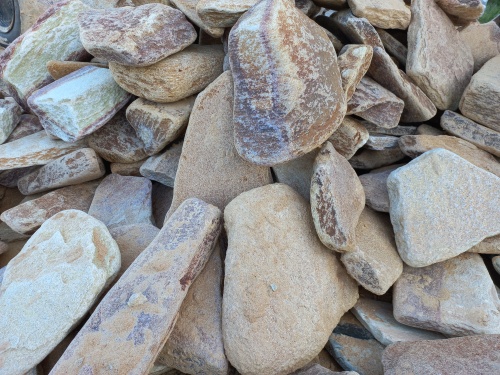 Златолит жёлтый, жёлто-зелёный глыбки и валуны для ланшафтного дизайна купить в Зарайске