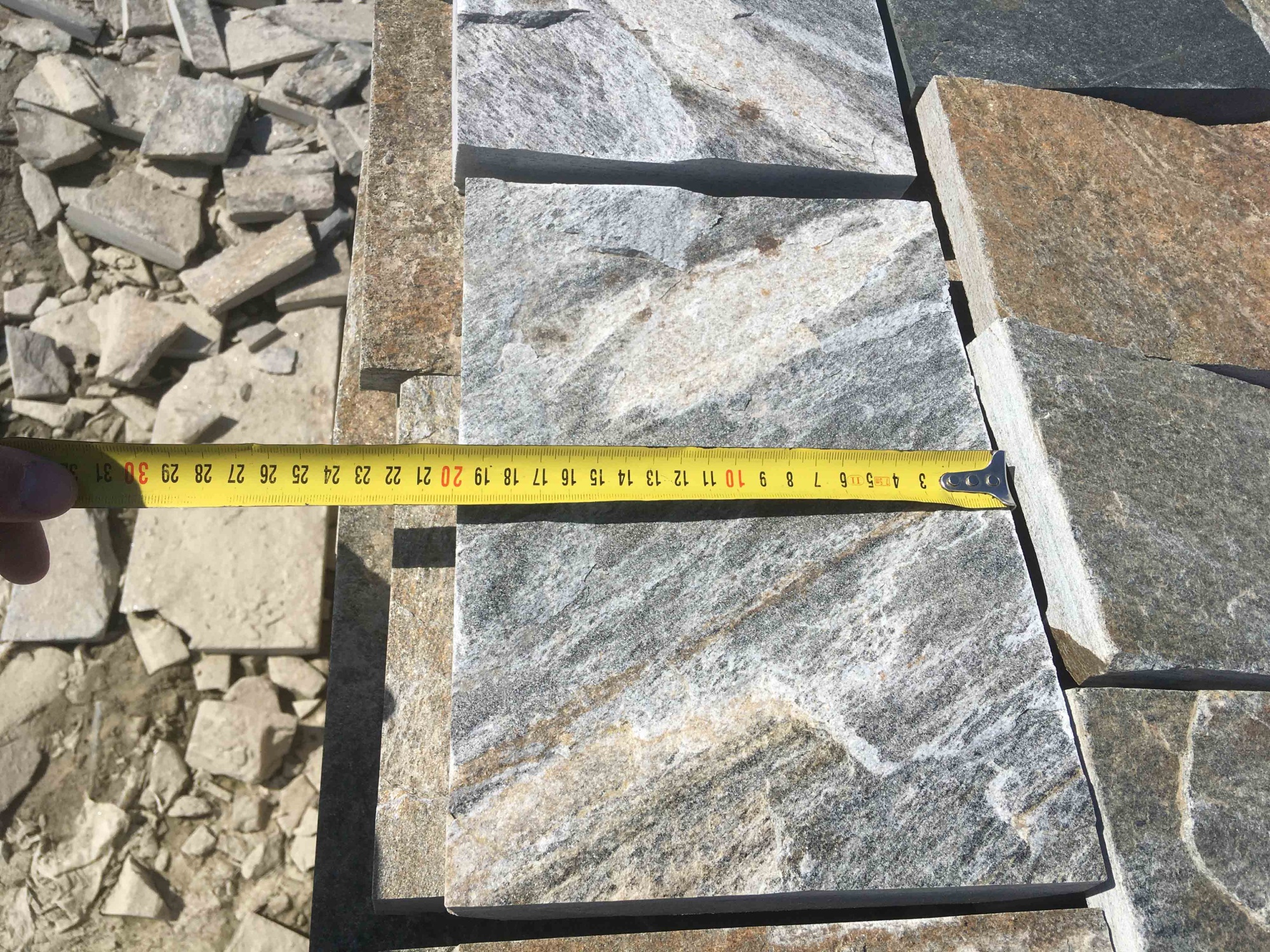 Плитка пилёная златолит Уральский для цоколя, отмостки купить в Зарайске