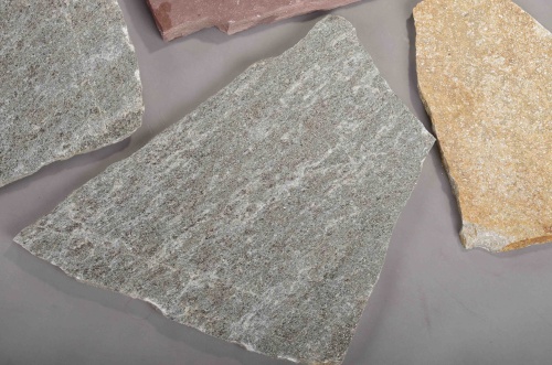 Плитняк златолит Уральский для цоколя, отмостки купить в Зарайске