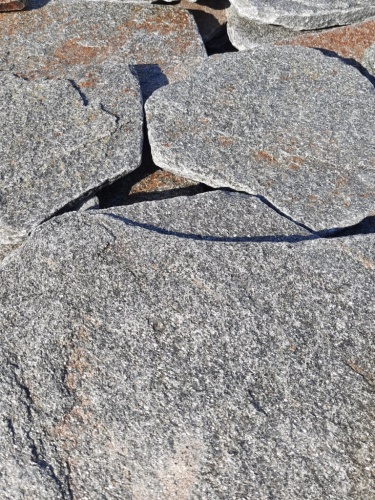 Златолит серебристый галтованный для цоколя купить в Зарайске