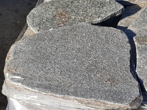 Златолит серебристый галтованный для цоколя купить в Зарайске