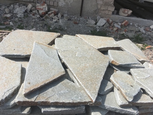 Златолит серебристый галтованный для цоколя купить в Зарайске