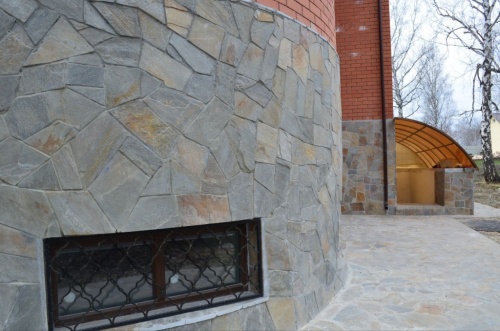 Плитняк златолит Уральский для цоколя, отмостки купить в Зарайске